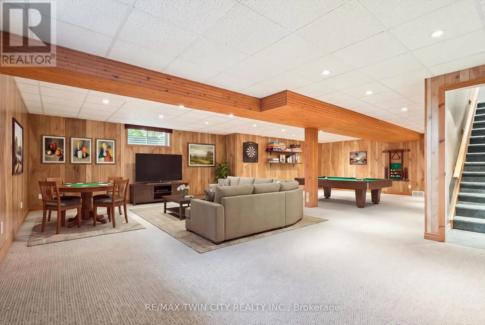 8 CHANCELLOR DRIVE