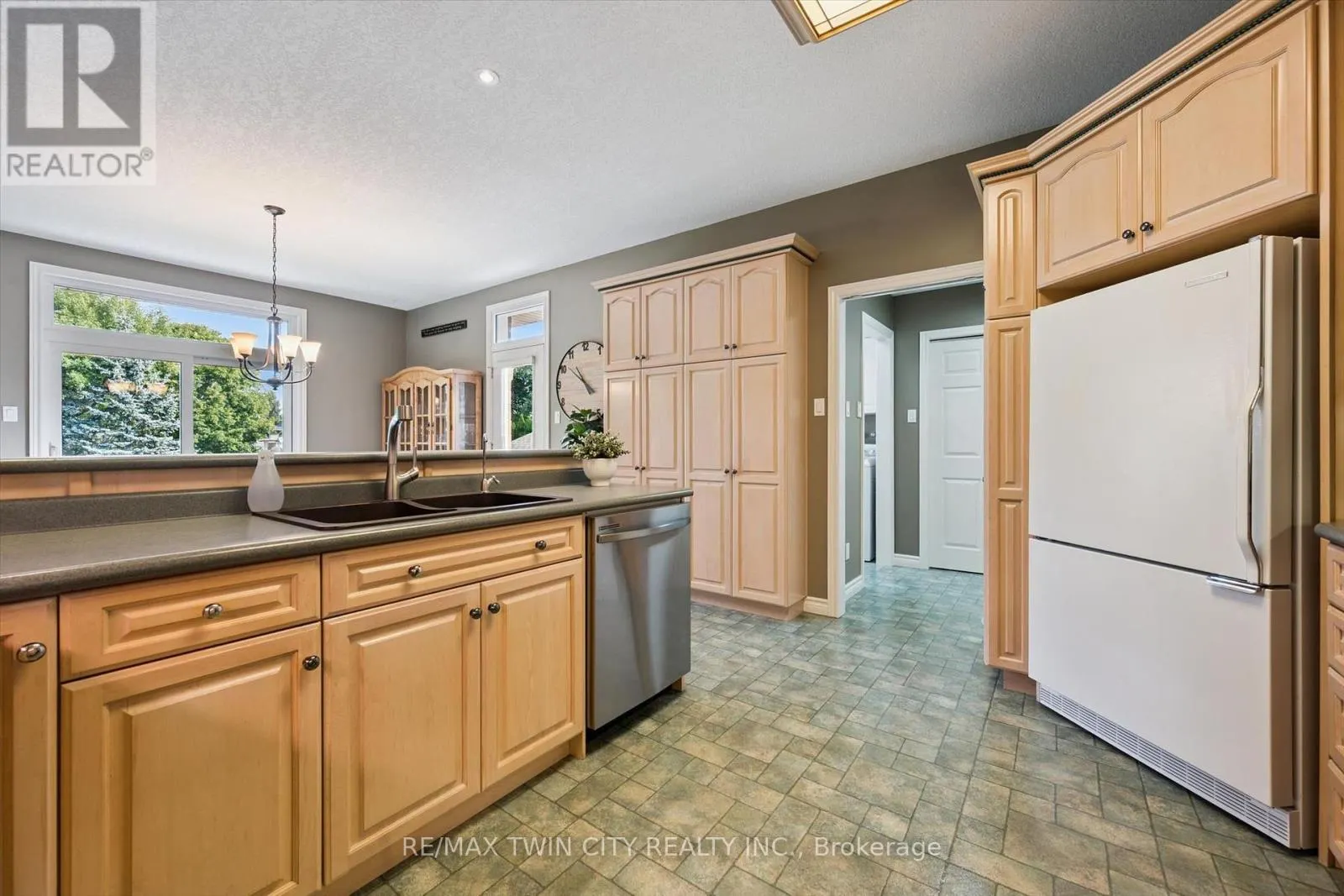 8 CHANCELLOR DRIVE