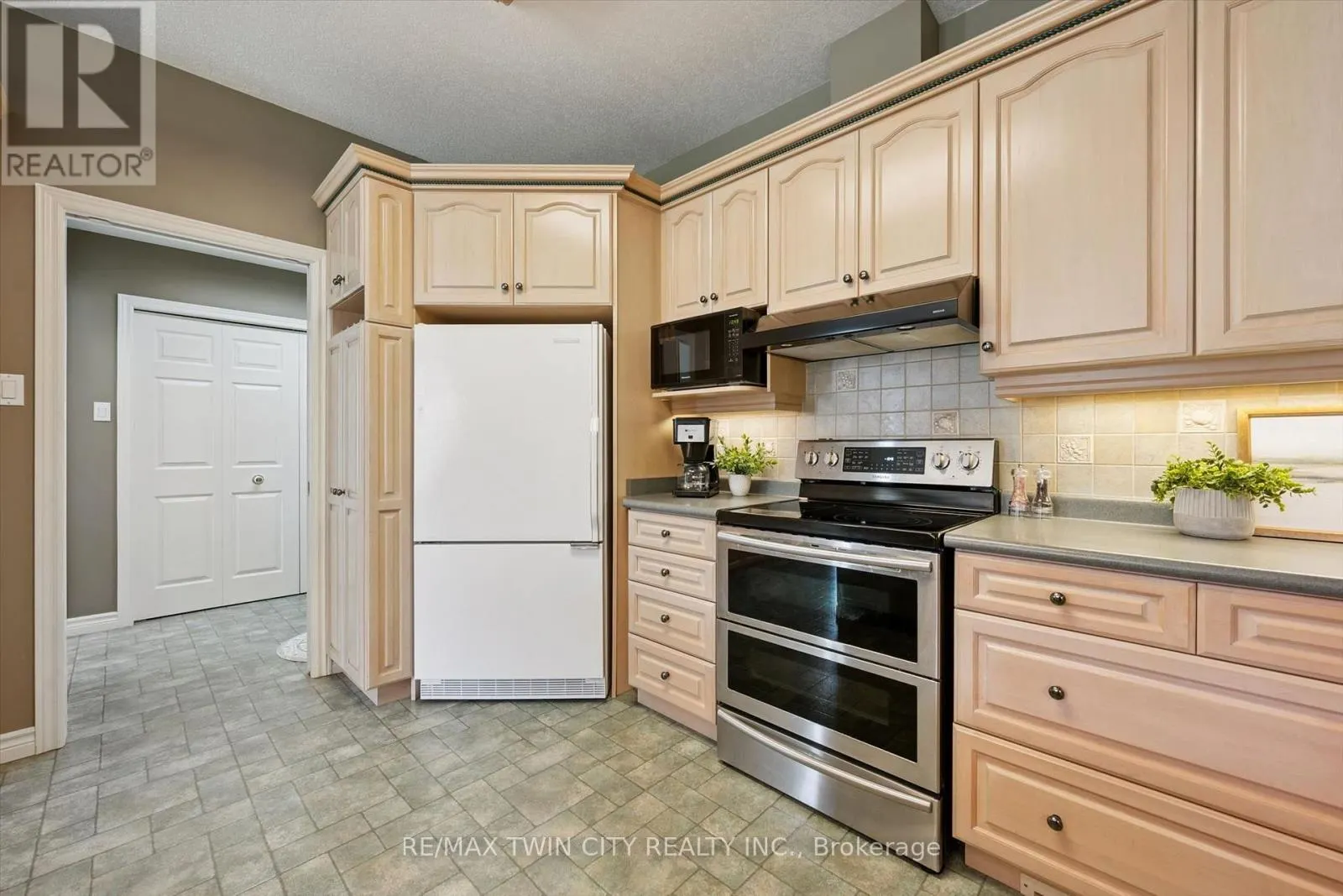 8 CHANCELLOR DRIVE