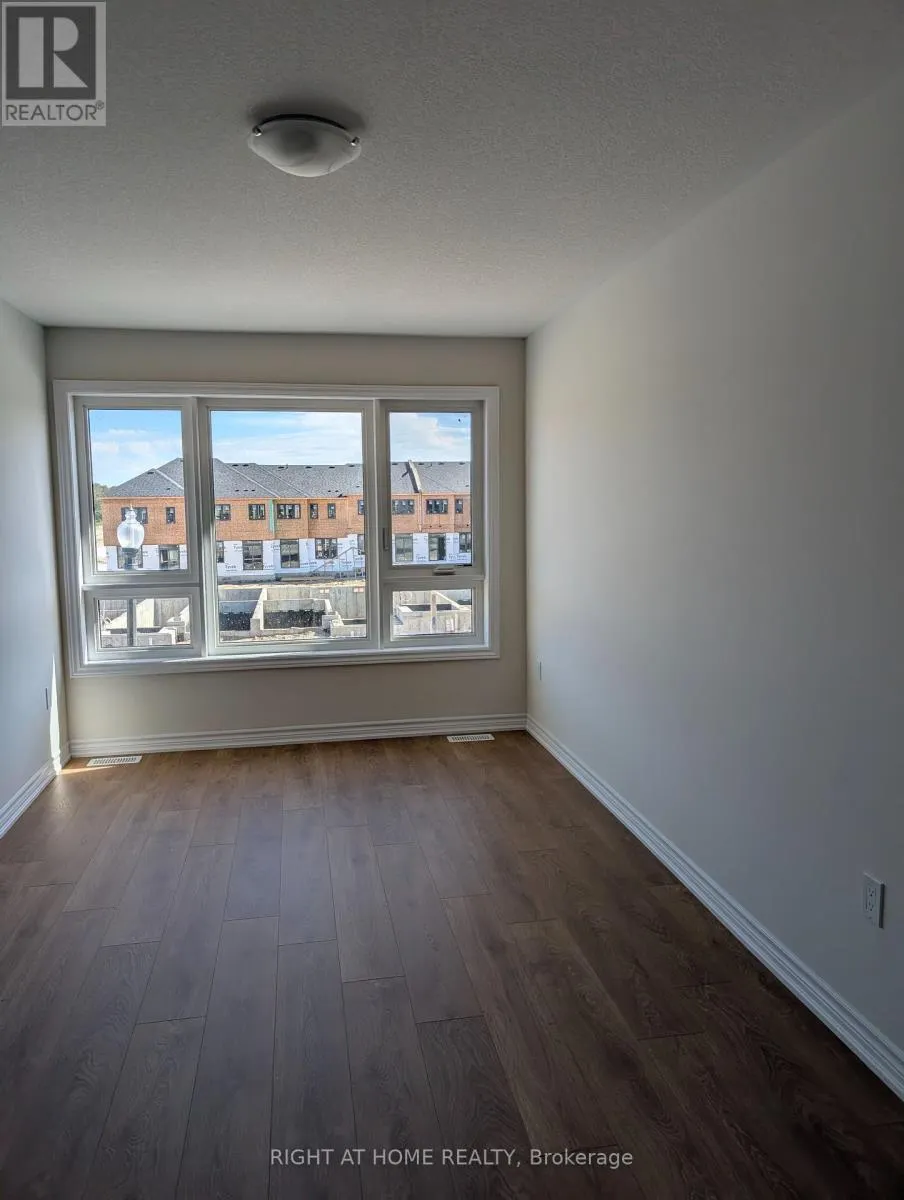 1052 PERIWINKLE CRESCENT