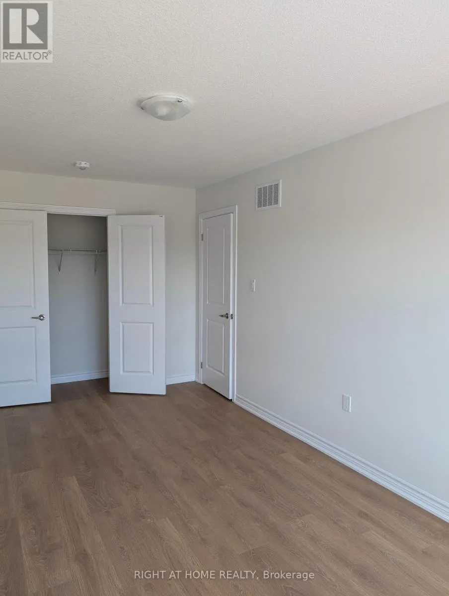1052 PERIWINKLE CRESCENT