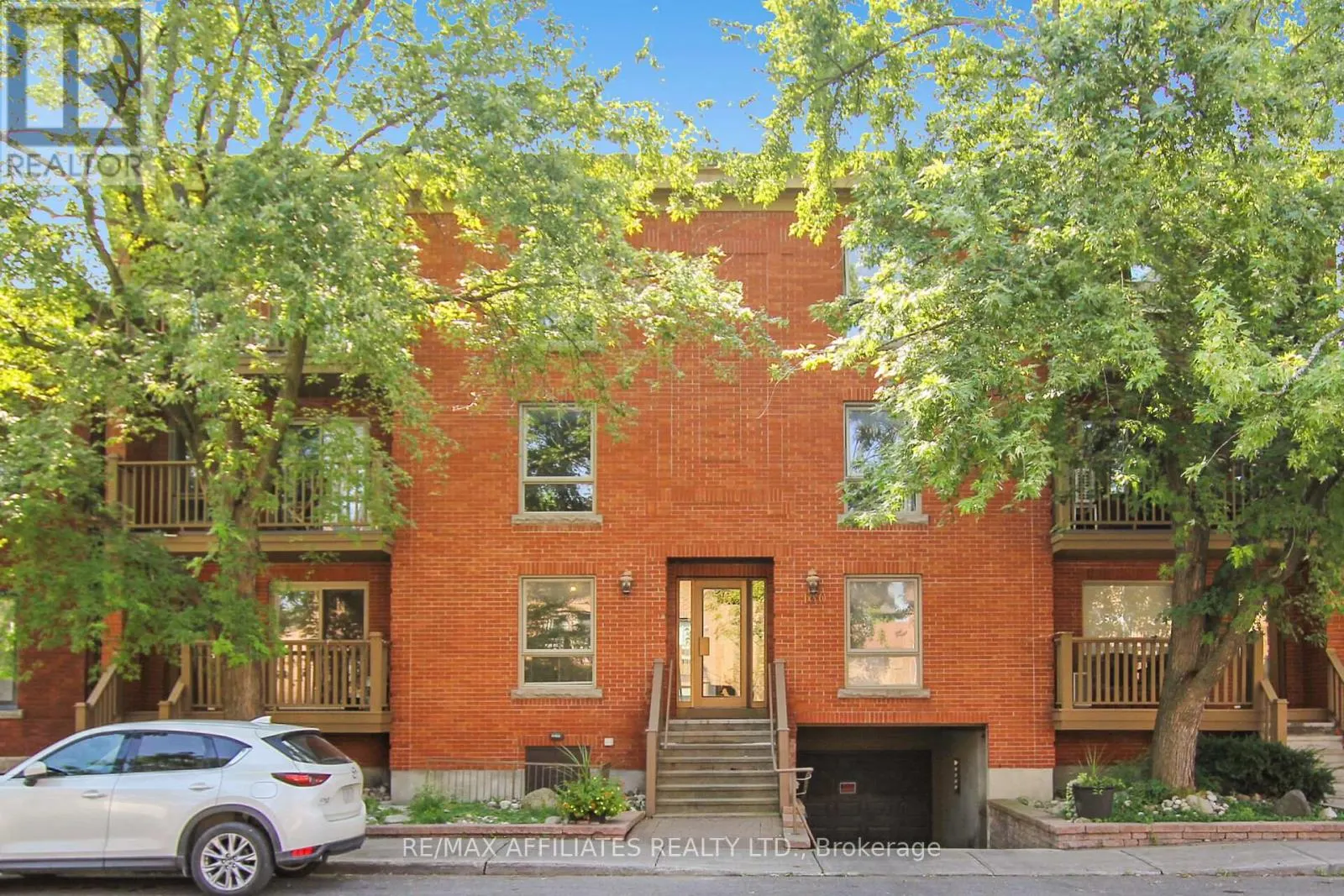 1 - 160 BRUYERE STREET