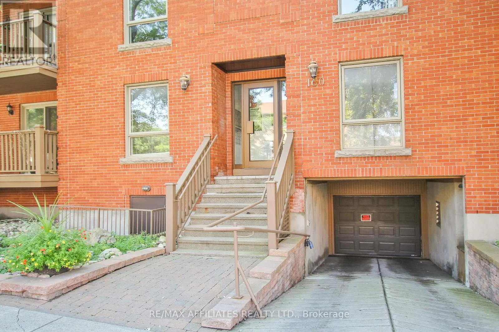 1 - 160 BRUYERE STREET