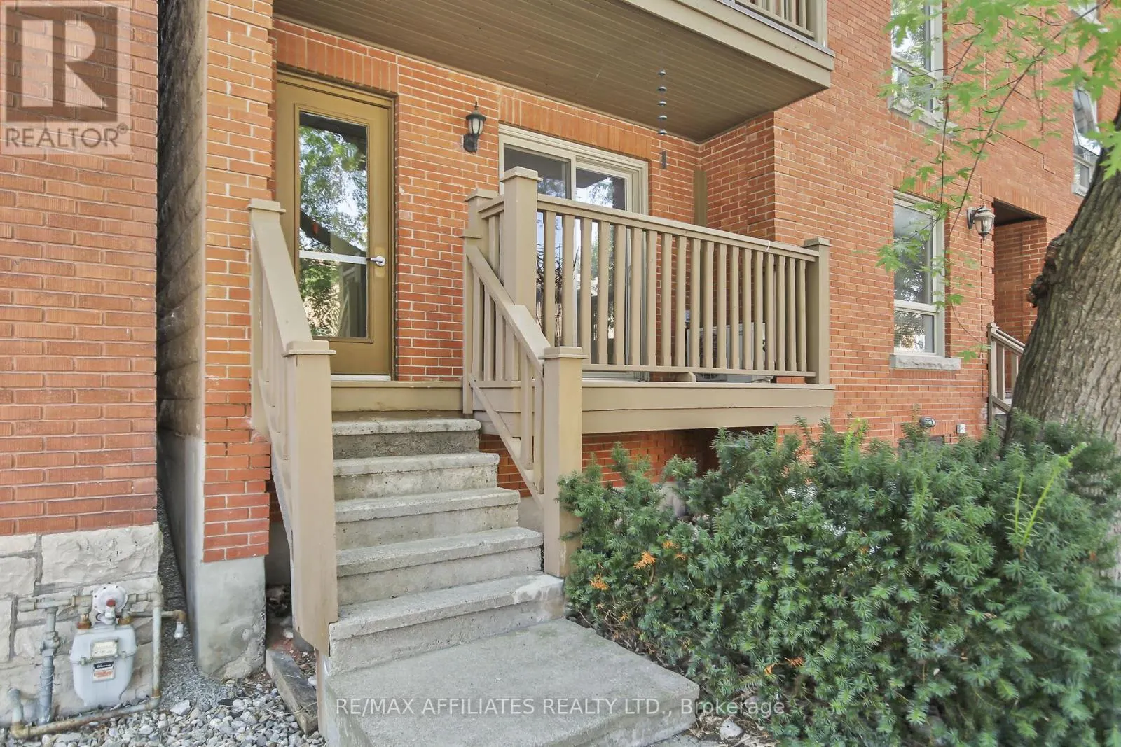 1 - 160 BRUYERE STREET