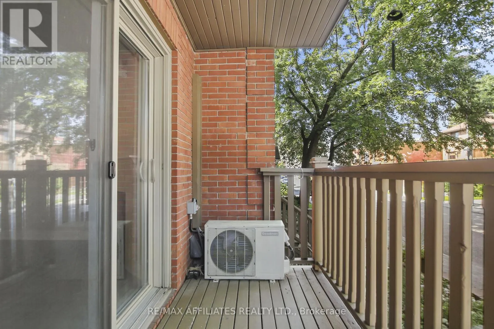 1 - 160 BRUYERE STREET