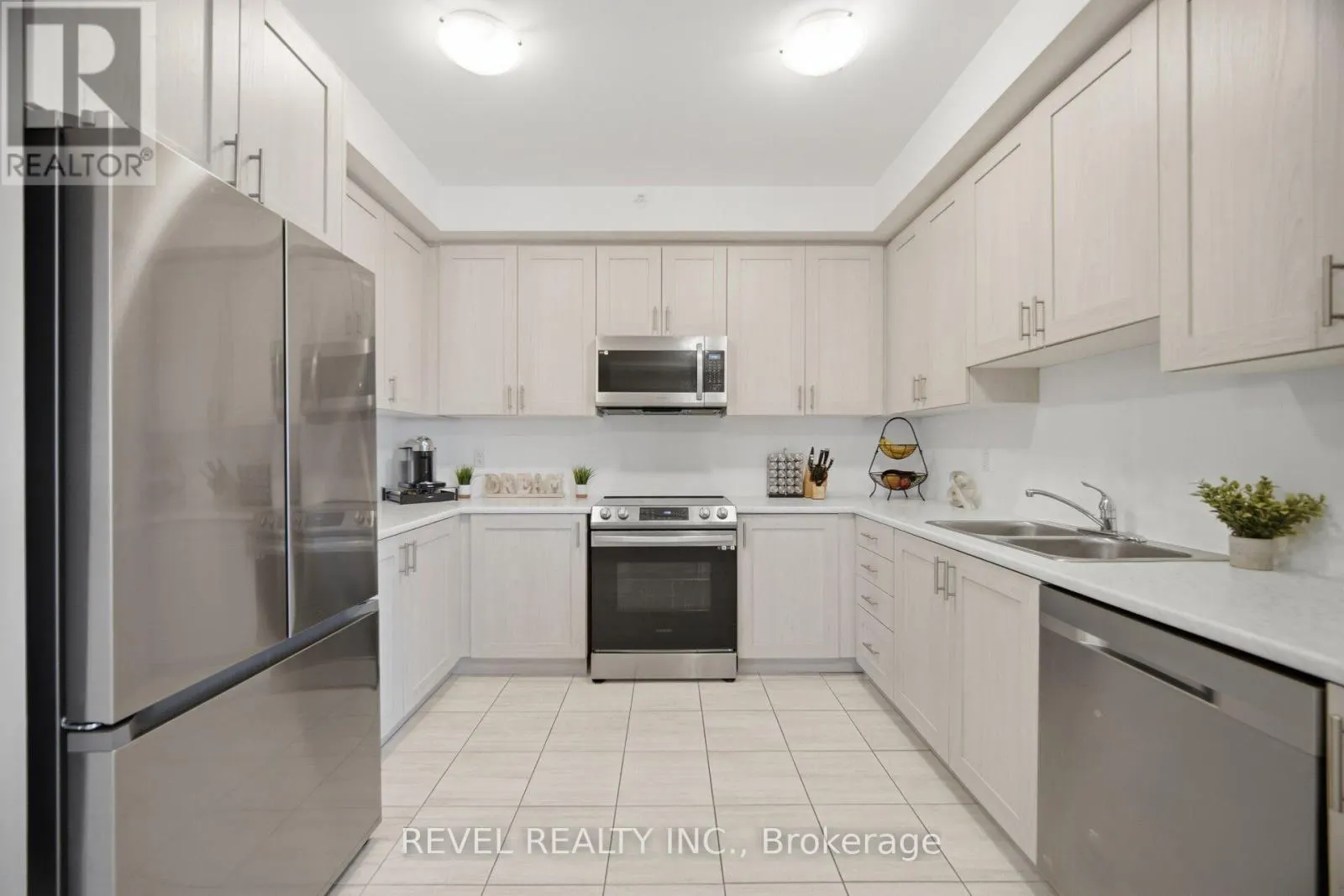 214 - 5 HAMILTON STREET N
