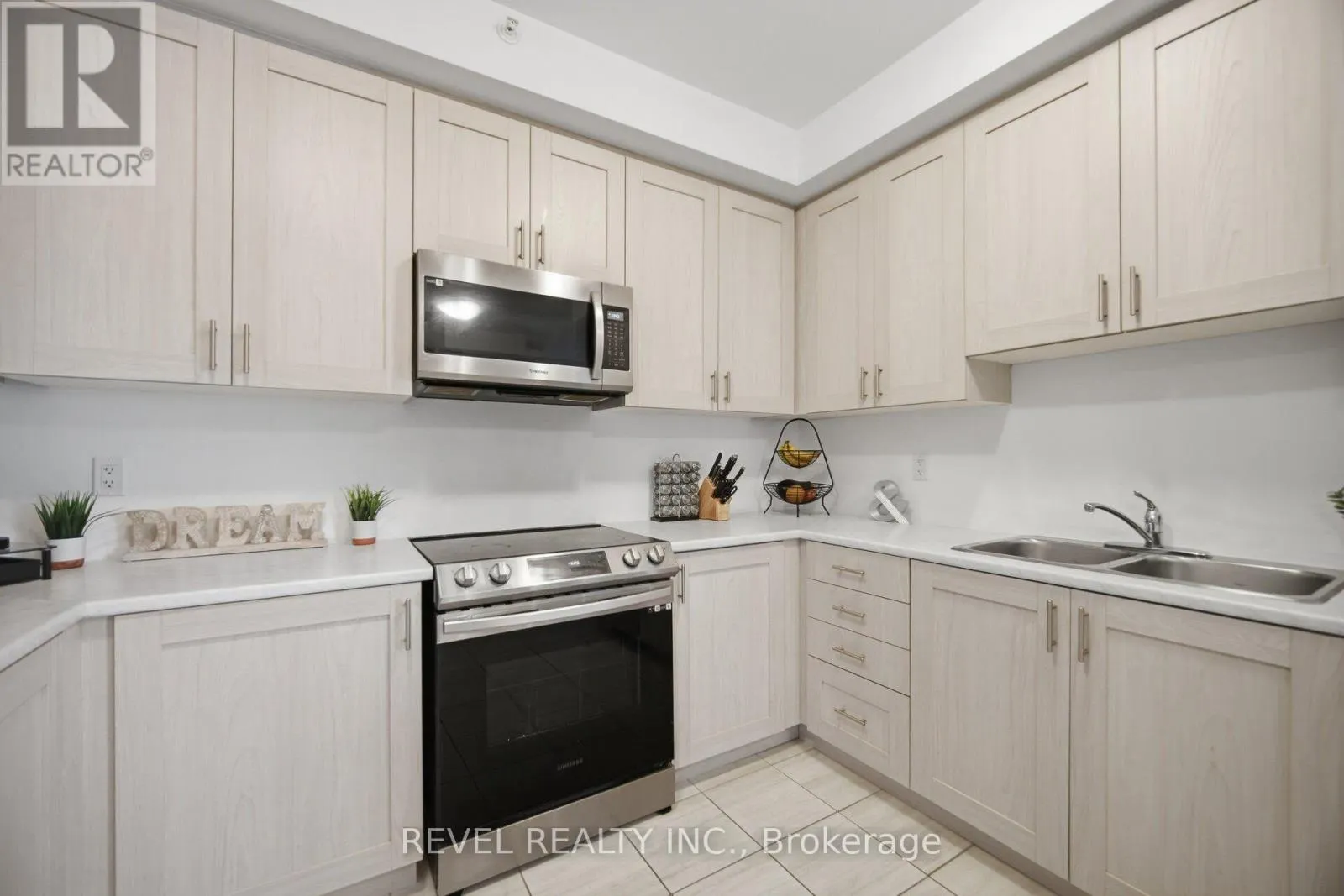 214 - 5 HAMILTON STREET N