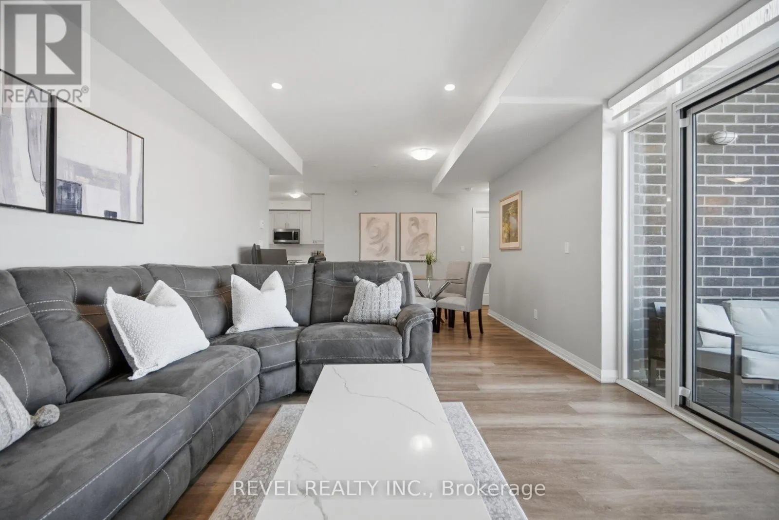 214 - 5 HAMILTON STREET N