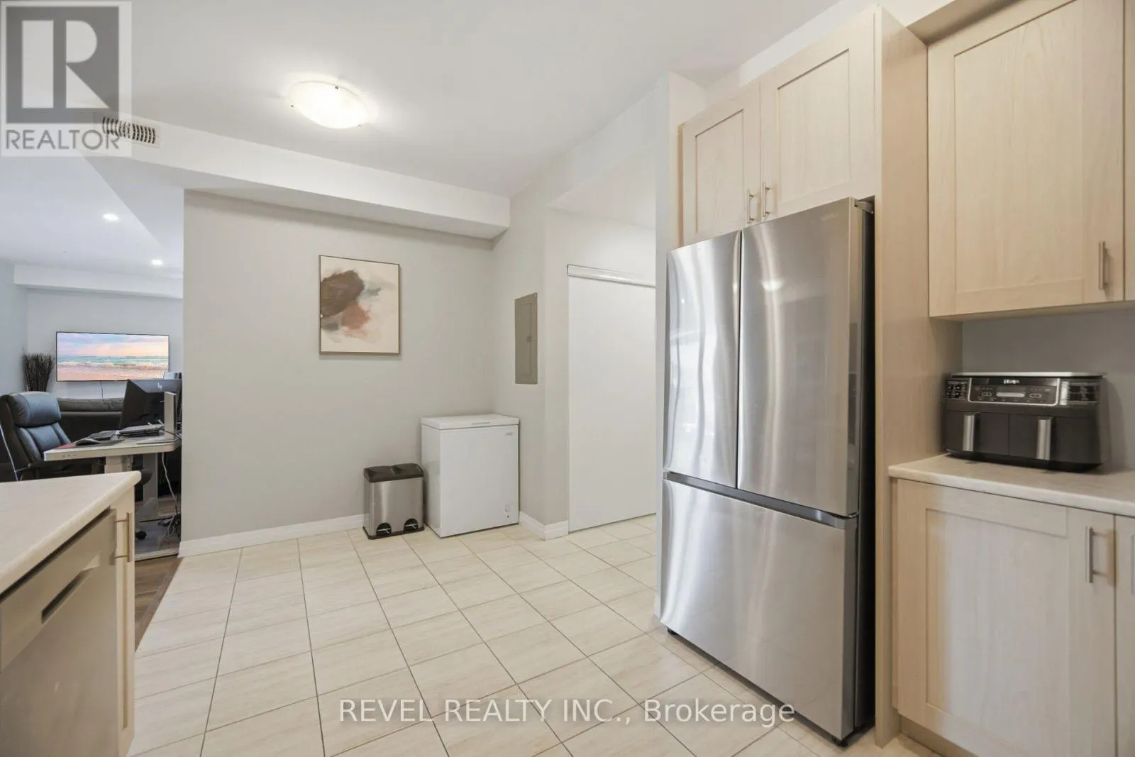 214 - 5 HAMILTON STREET N