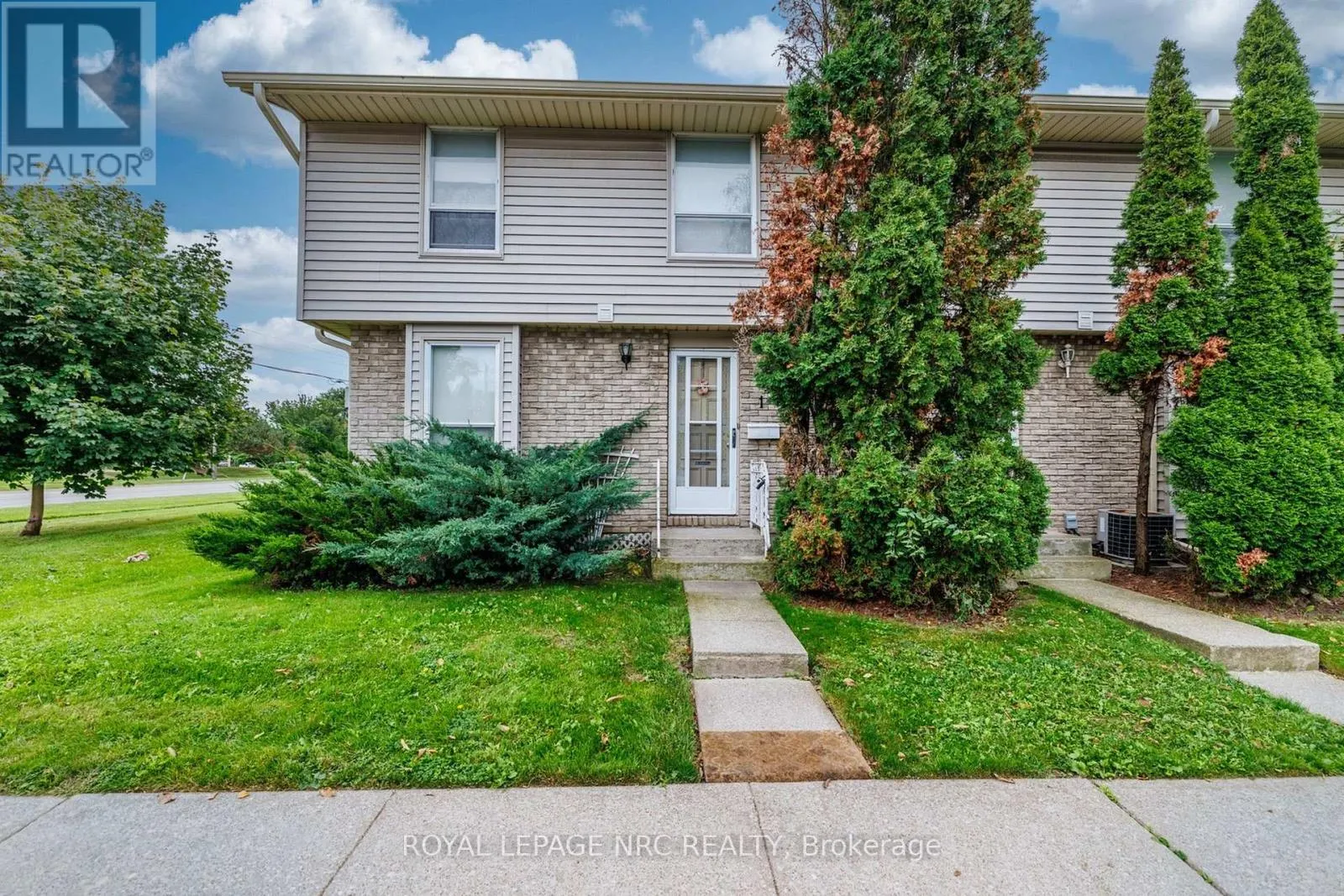 1 - 242 LAKEPORT ROAD #1