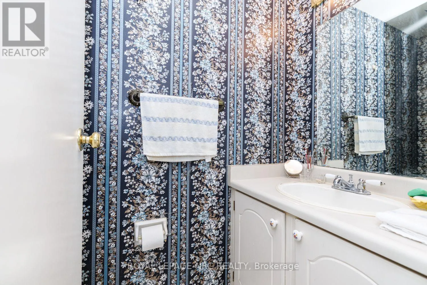 1 - 242 LAKEPORT ROAD #1