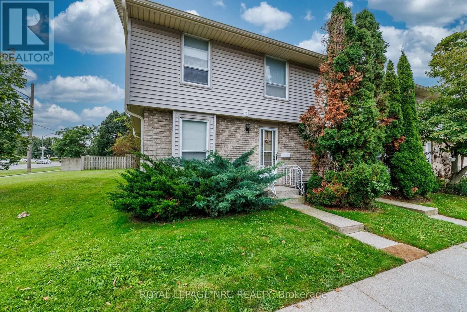 1 - 242 LAKEPORT ROAD #1