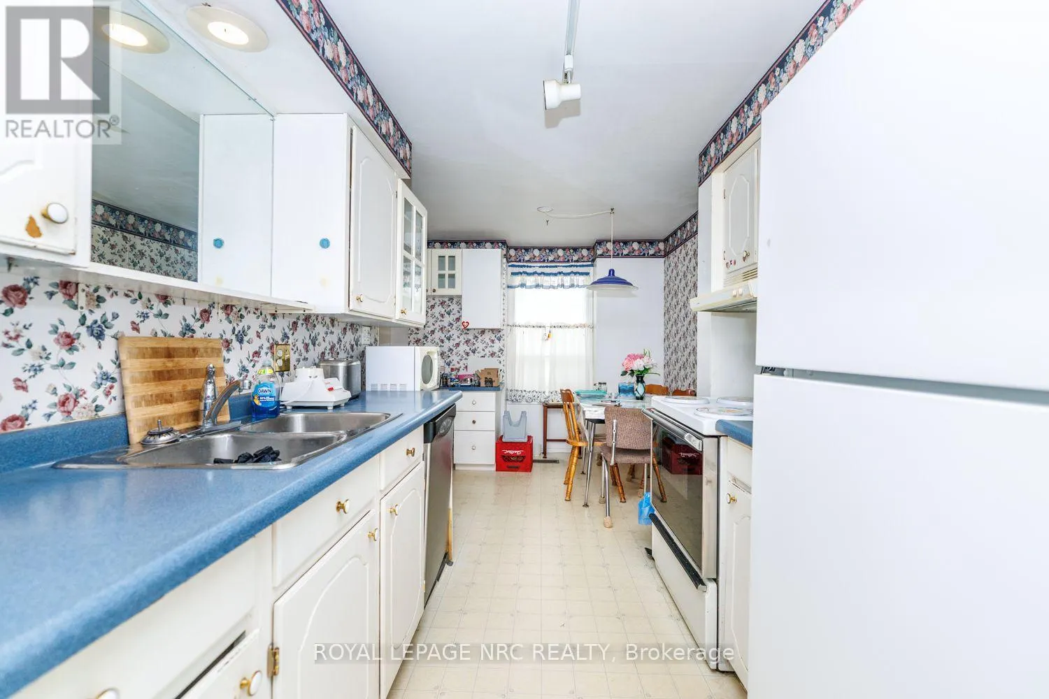 1 - 242 LAKEPORT ROAD #1