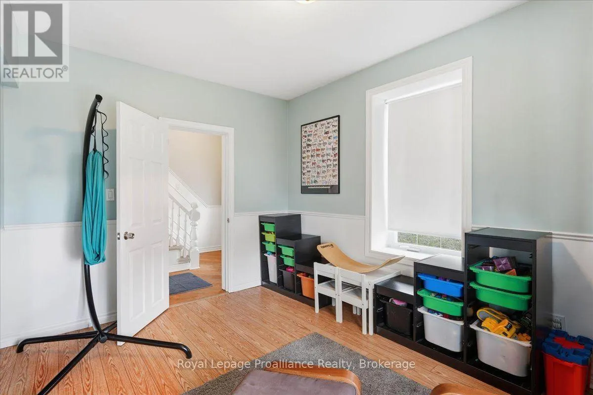 209 DUNDAS STREET E