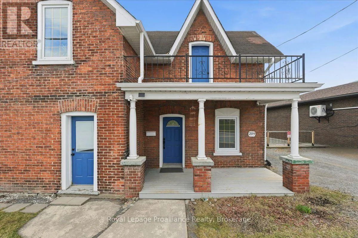 209 DUNDAS STREET E