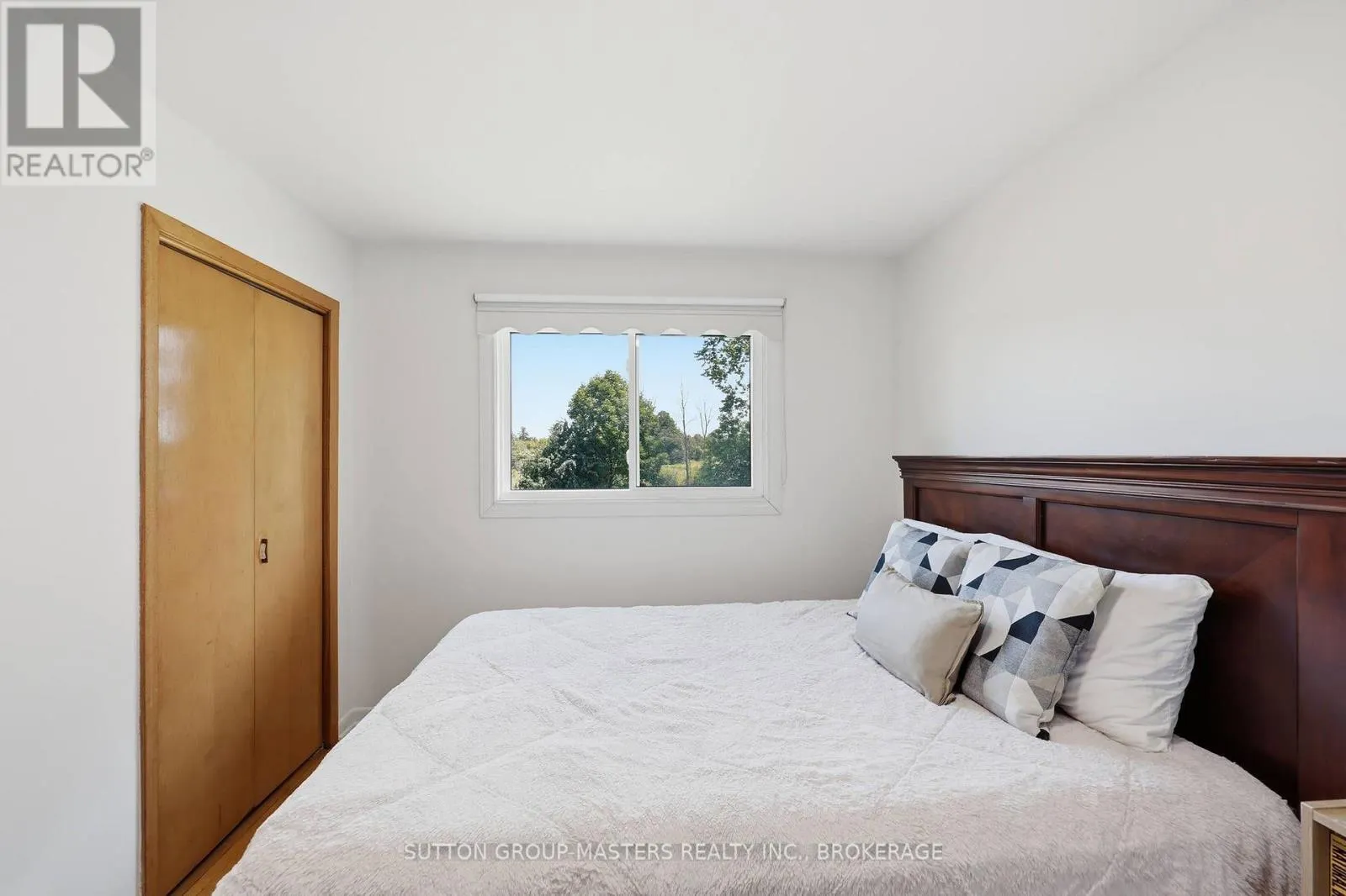 2212 BATTERSEA ROAD
