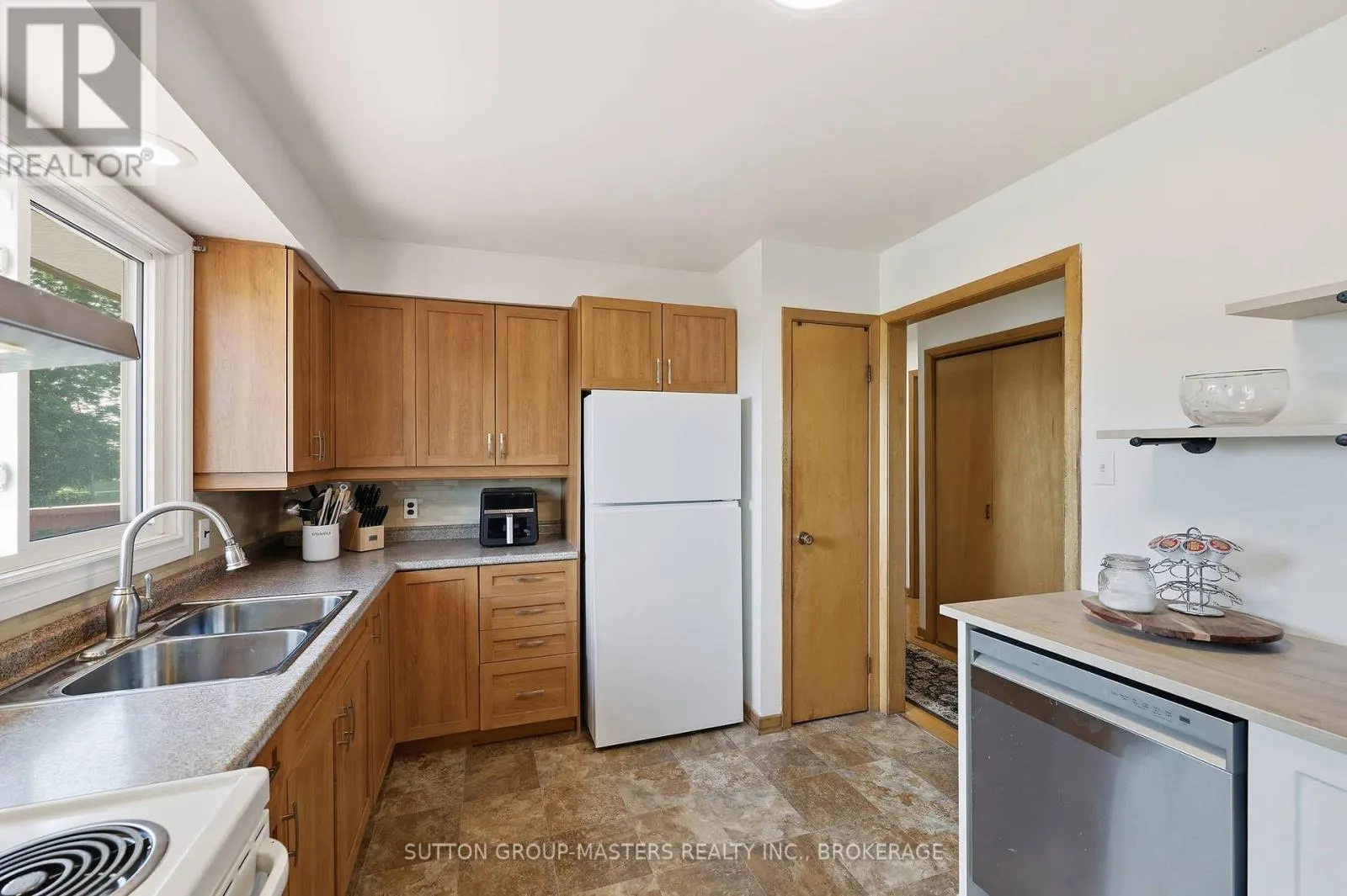2212 BATTERSEA ROAD