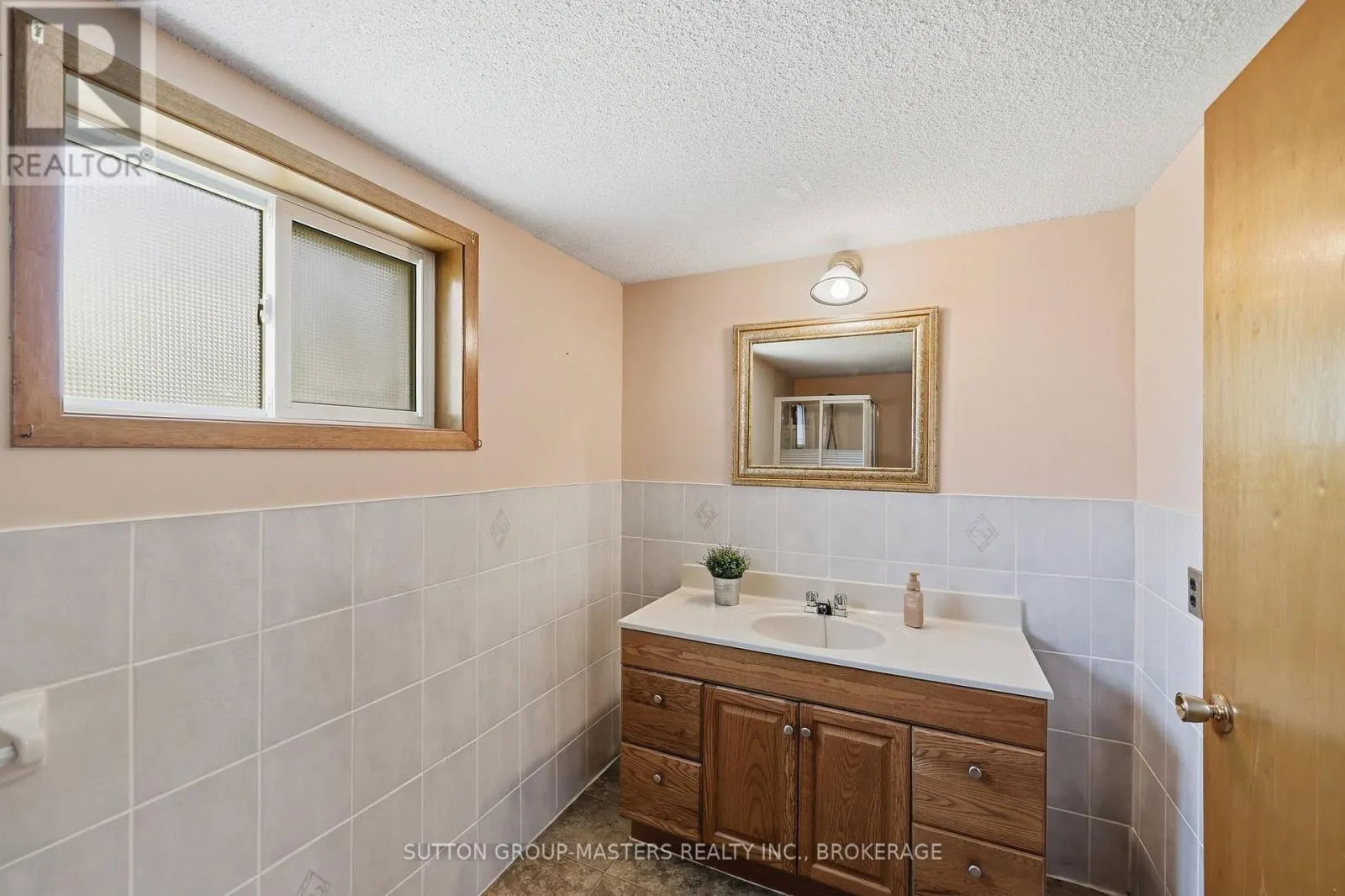 2212 BATTERSEA ROAD