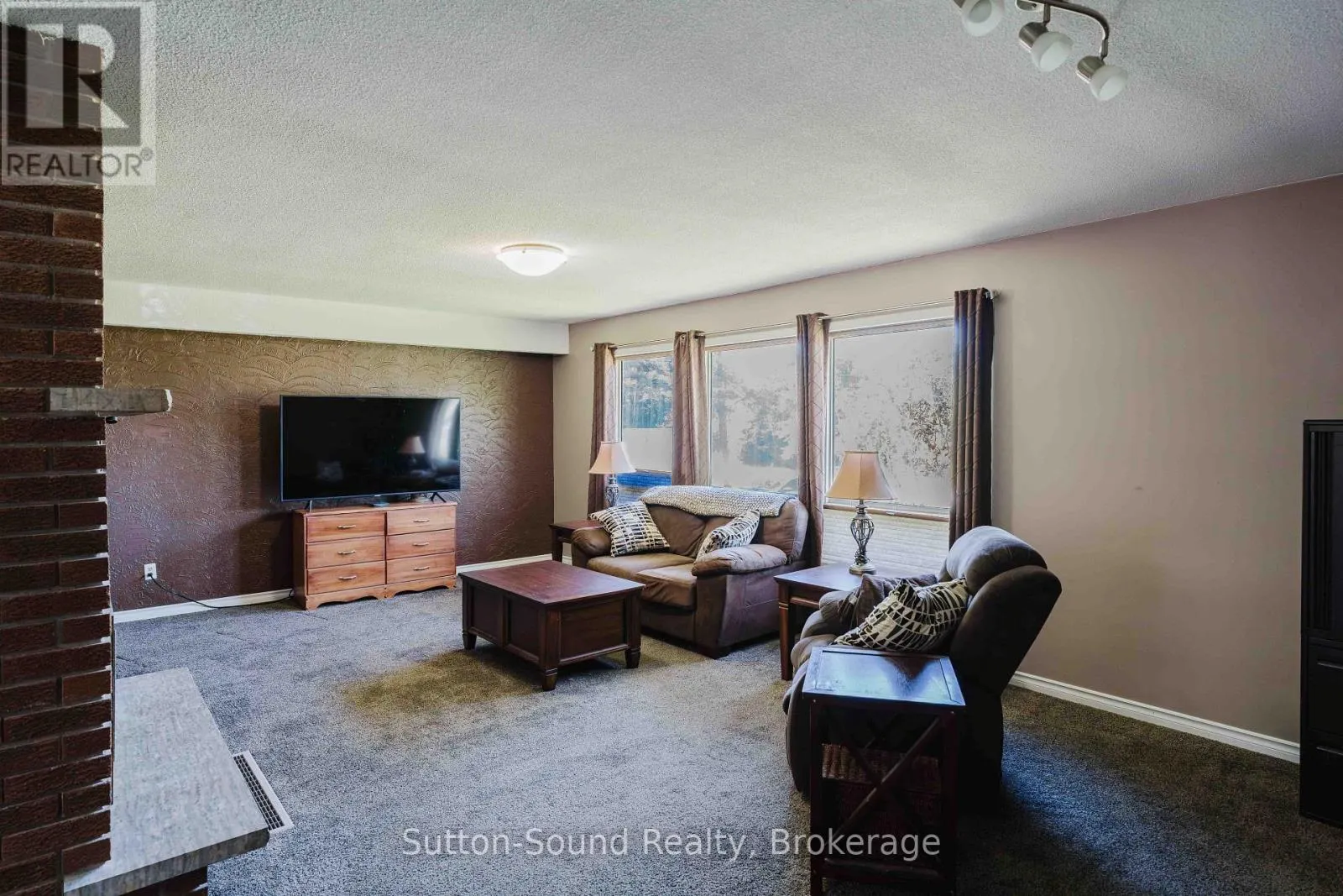130 CLEARVIEW CRESCENT