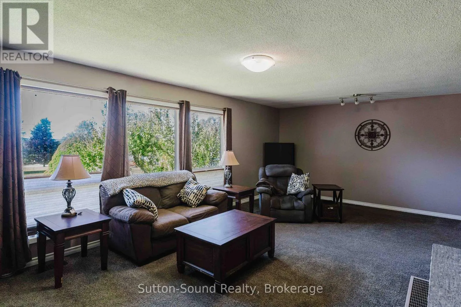130 CLEARVIEW CRESCENT
