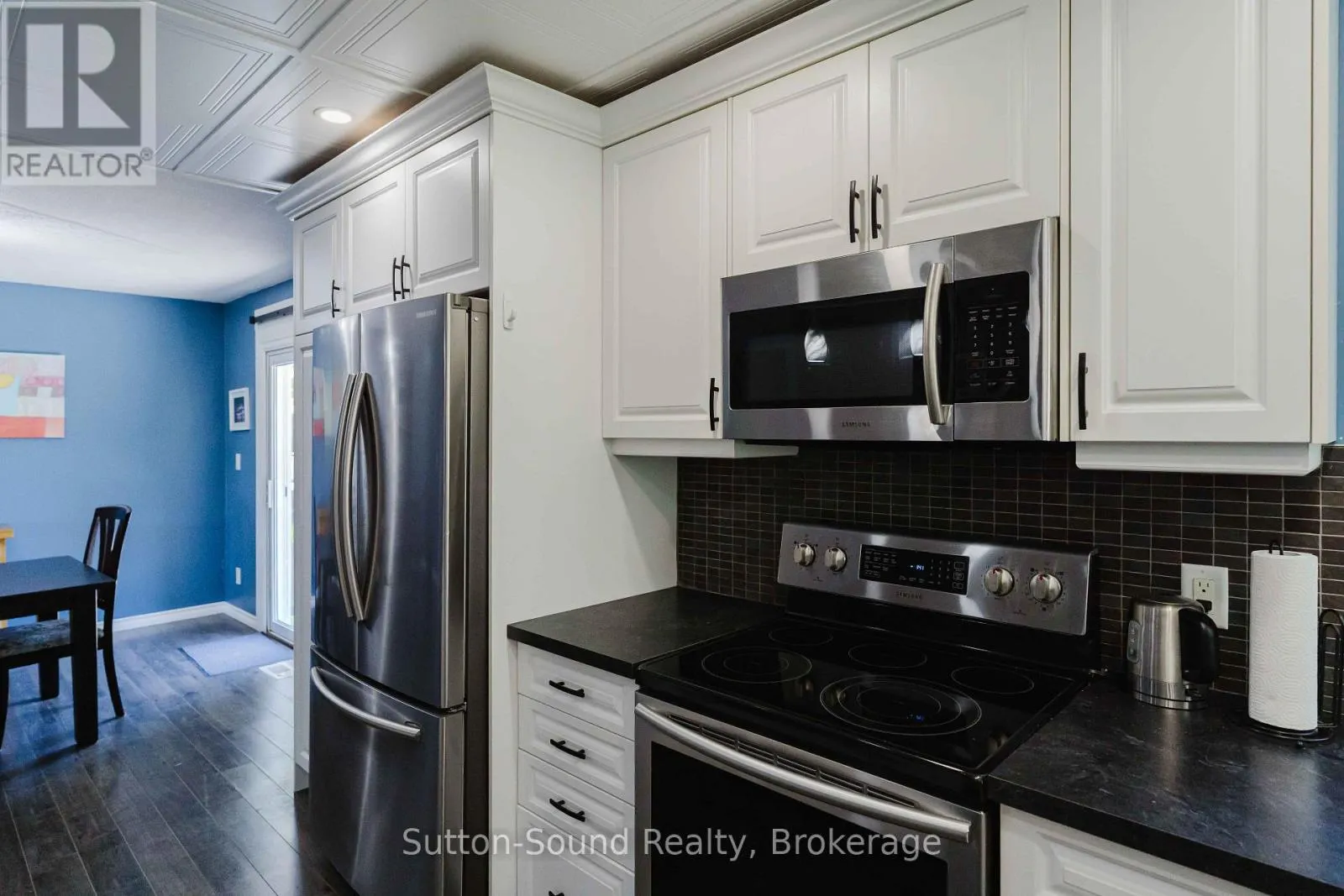 130 CLEARVIEW CRESCENT