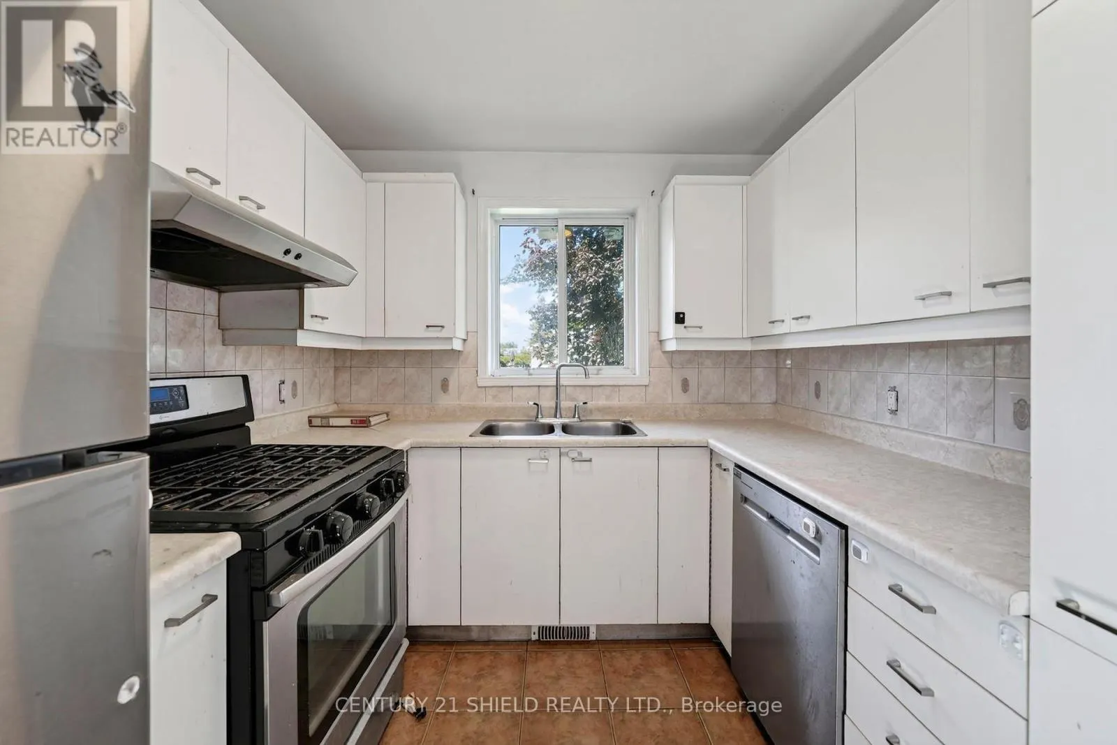 148 LOTTIE AVENUE