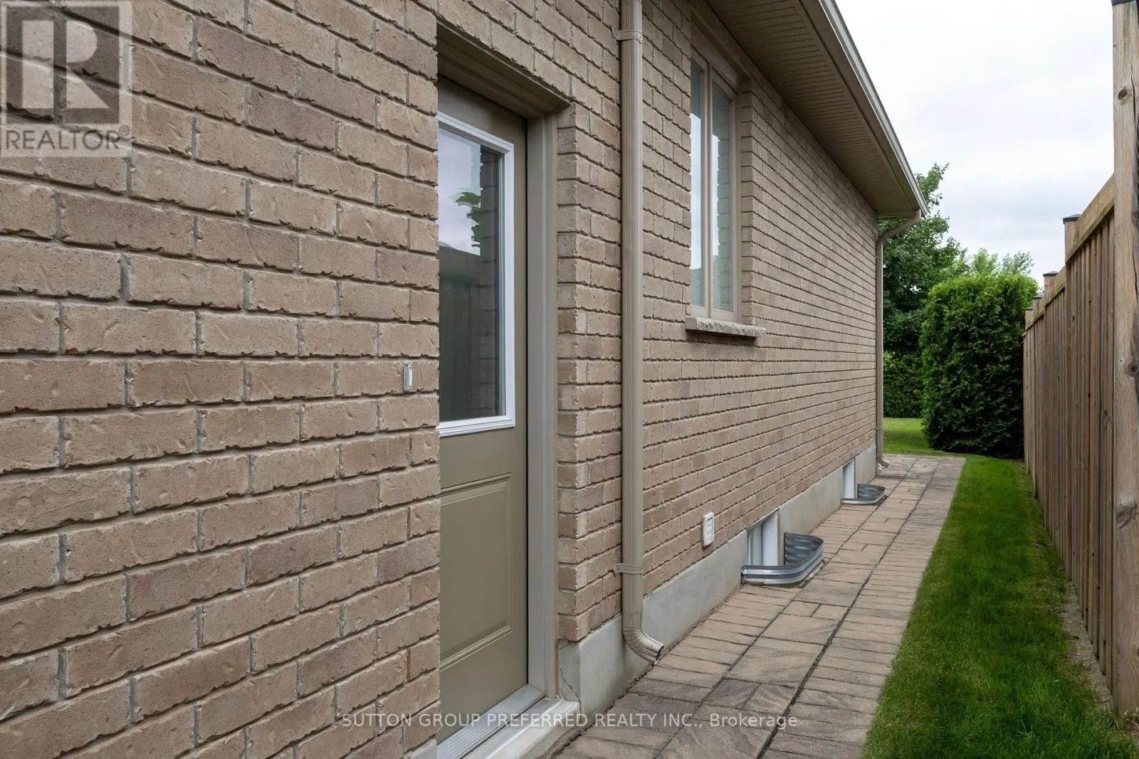 38 BRENMAR CRESCENT