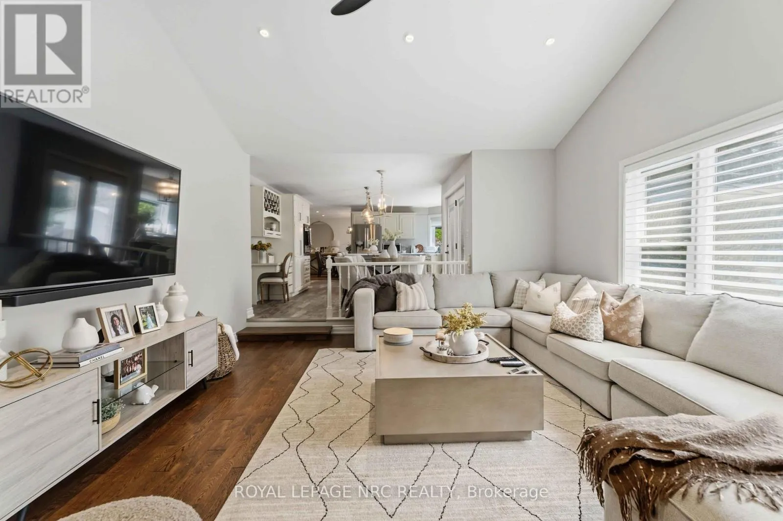 42 FORESTHILL CRESCENT