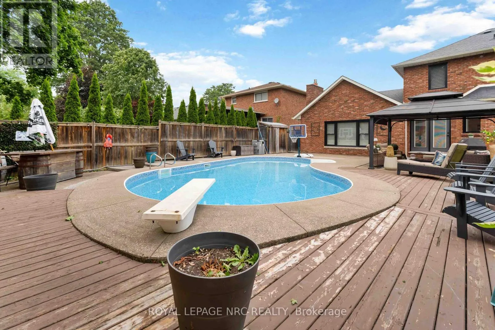 42 FORESTHILL CRESCENT