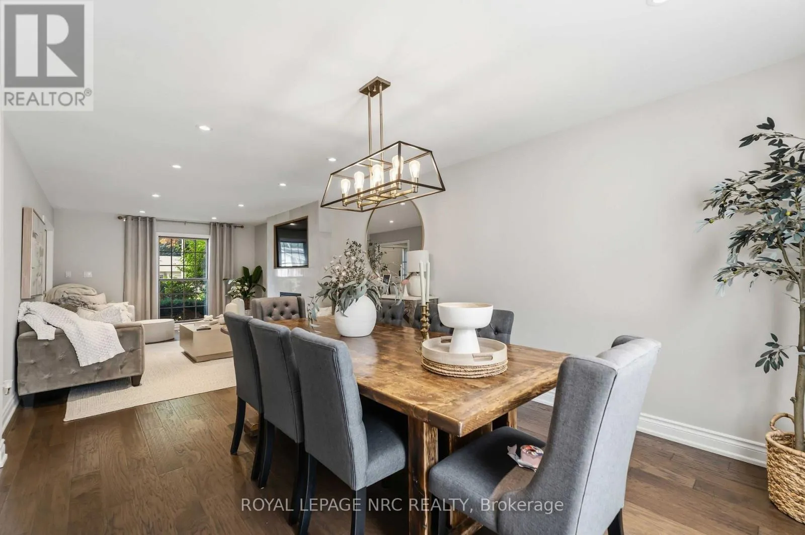 42 FORESTHILL CRESCENT