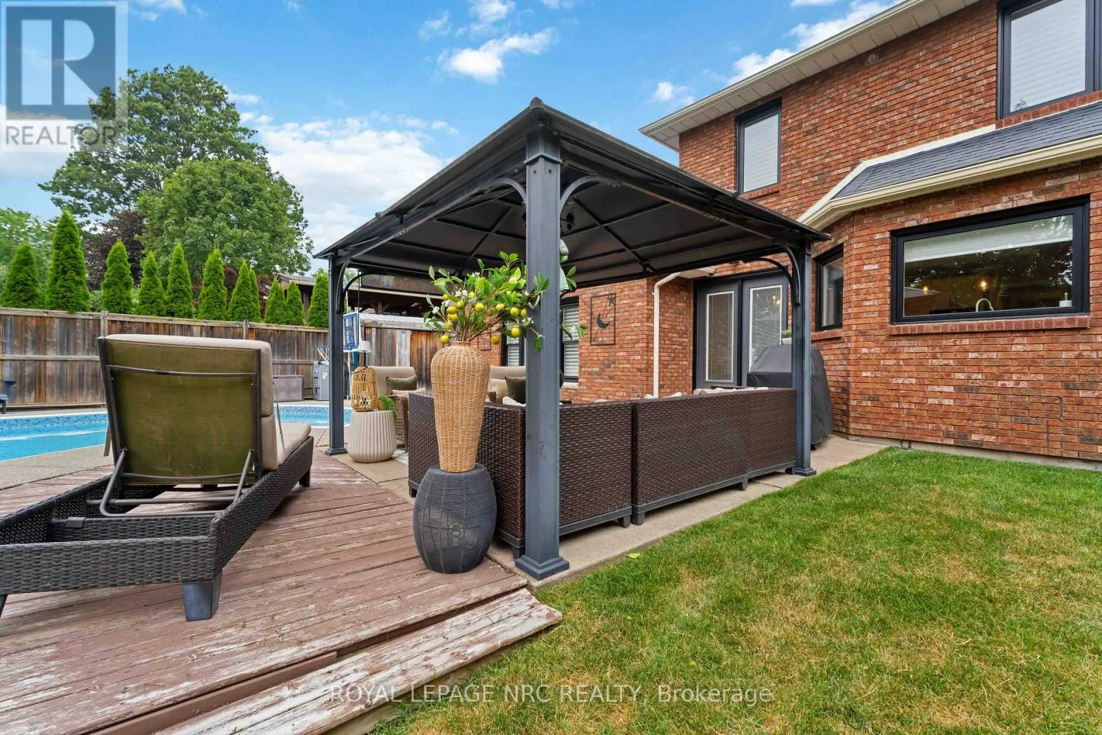 42 FORESTHILL CRESCENT