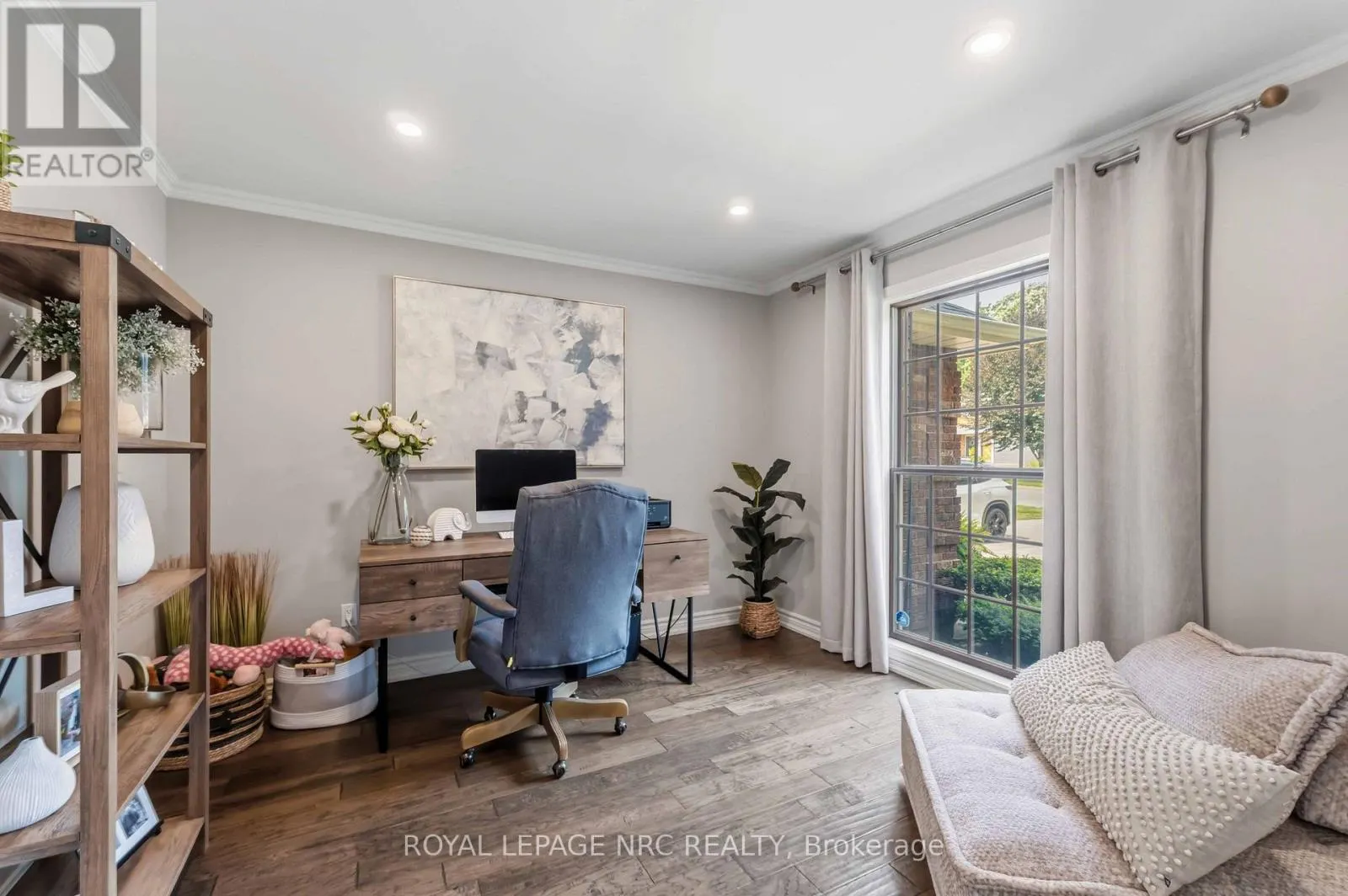 42 FORESTHILL CRESCENT