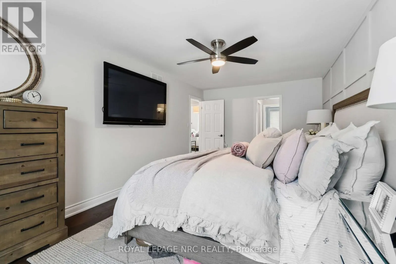 42 FORESTHILL CRESCENT