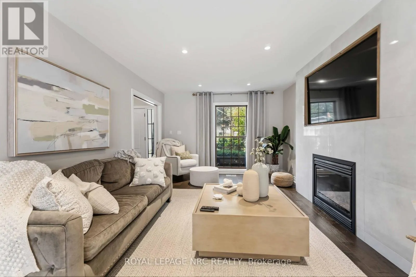 42 FORESTHILL CRESCENT