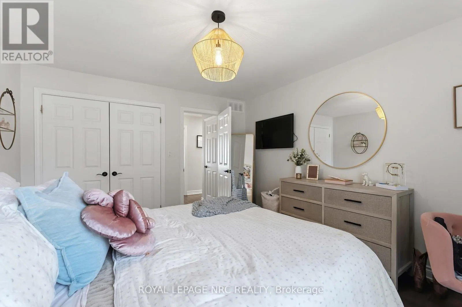 42 FORESTHILL CRESCENT