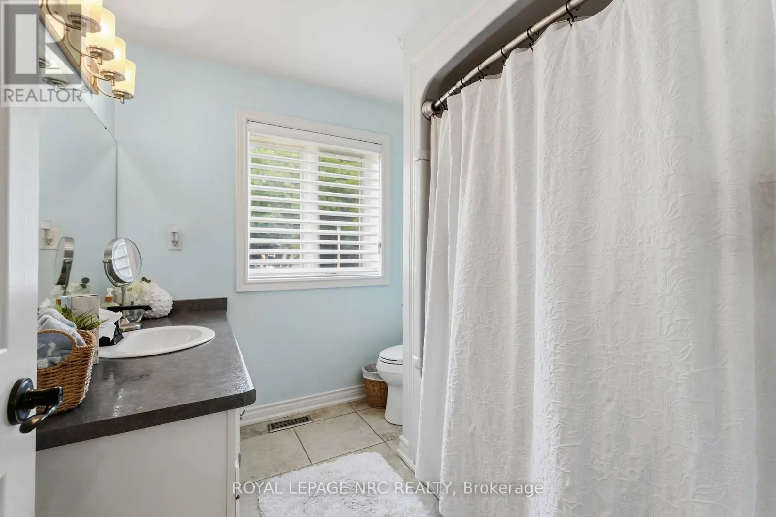 42 FORESTHILL CRESCENT
