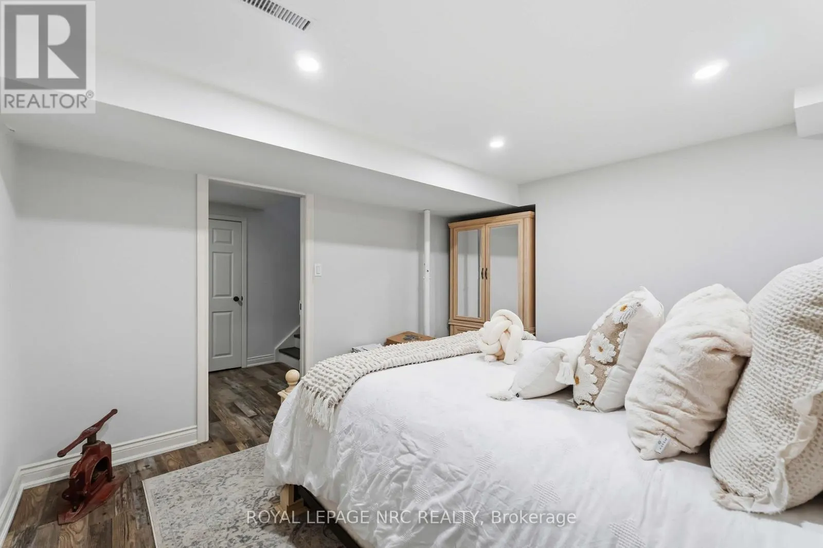 42 FORESTHILL CRESCENT