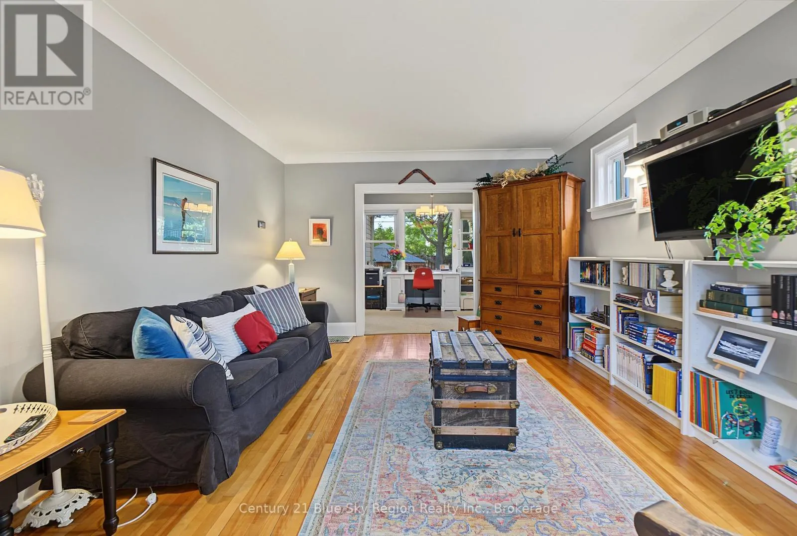 941 MAIN STREET W