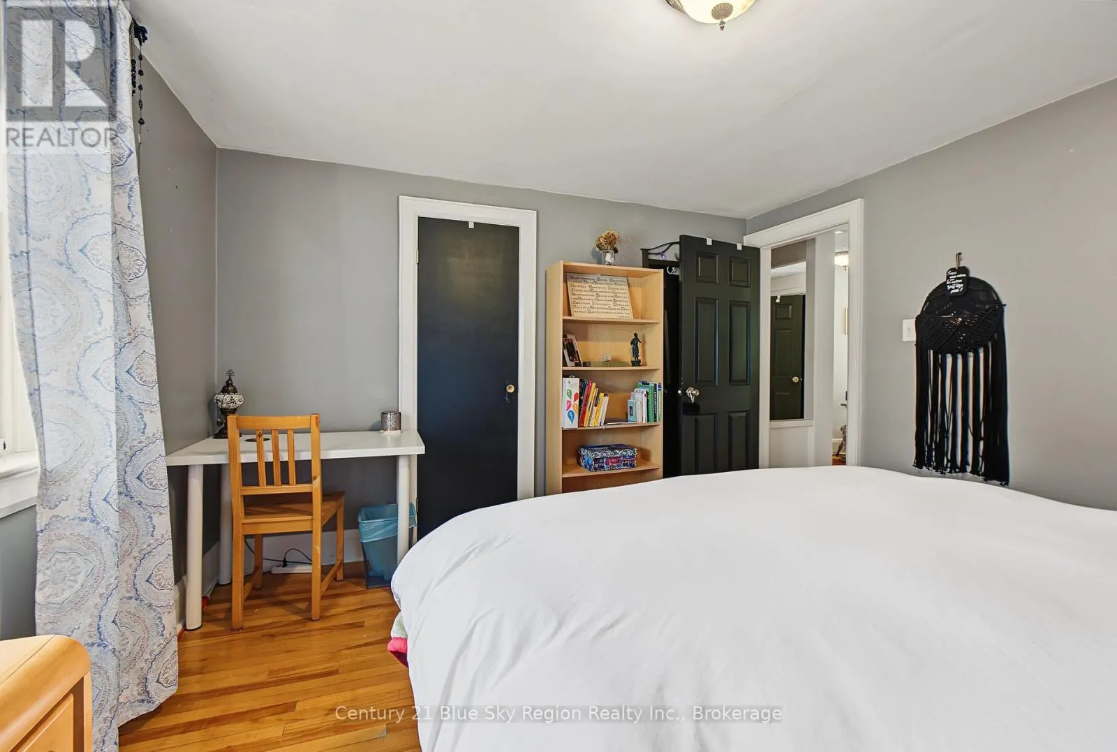 941 MAIN STREET W