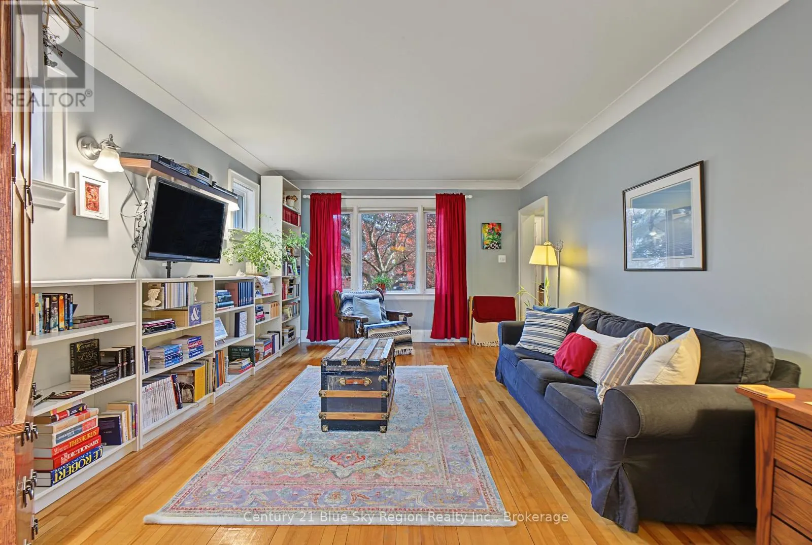 941 MAIN STREET W