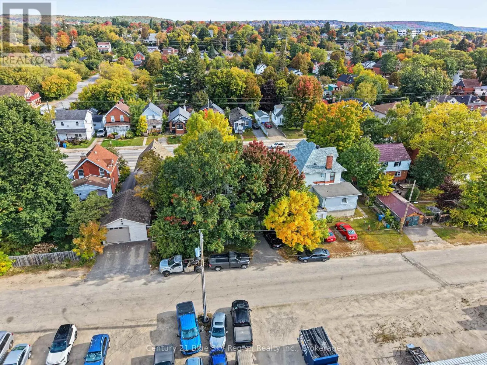 941 MAIN STREET W