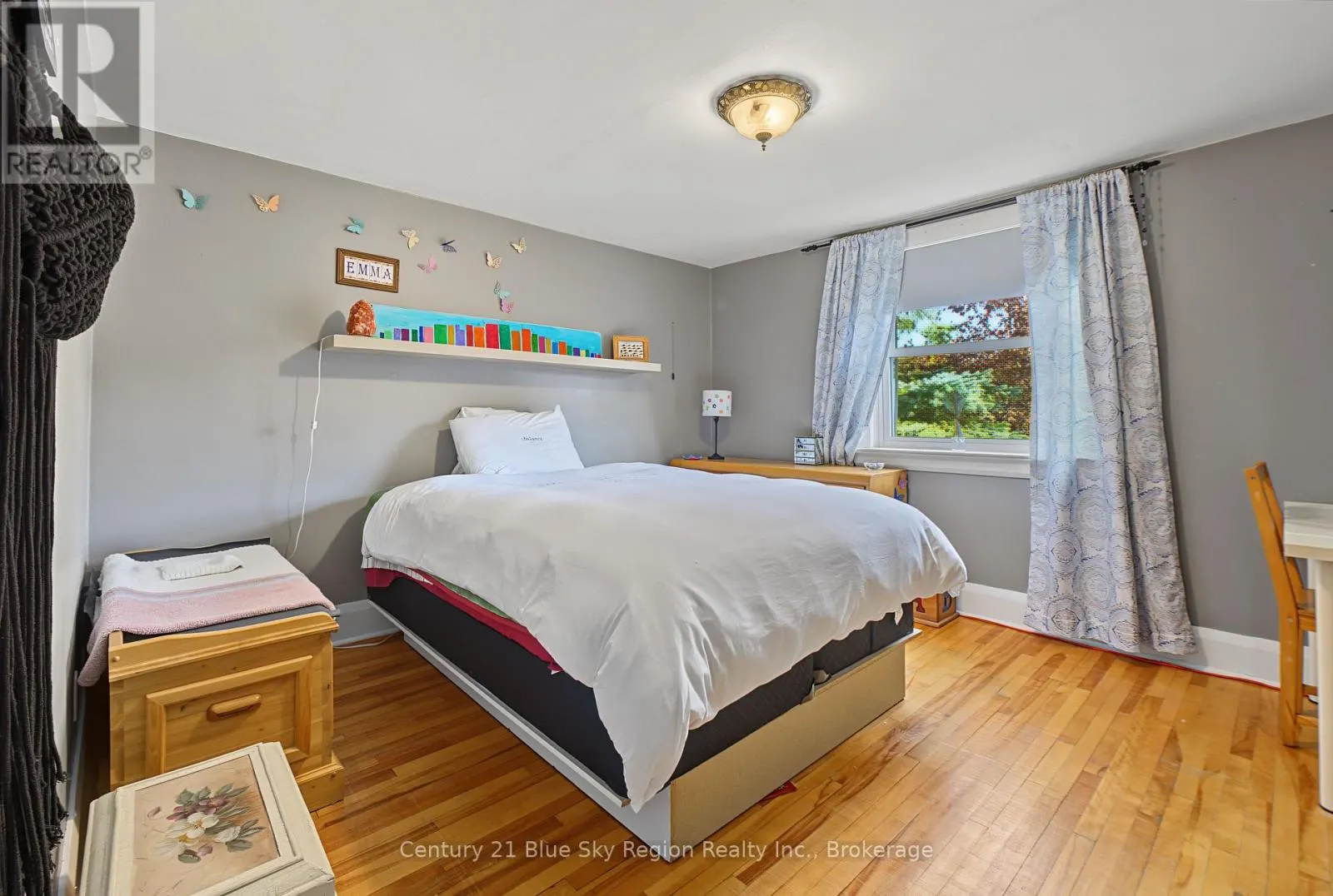 941 MAIN STREET W