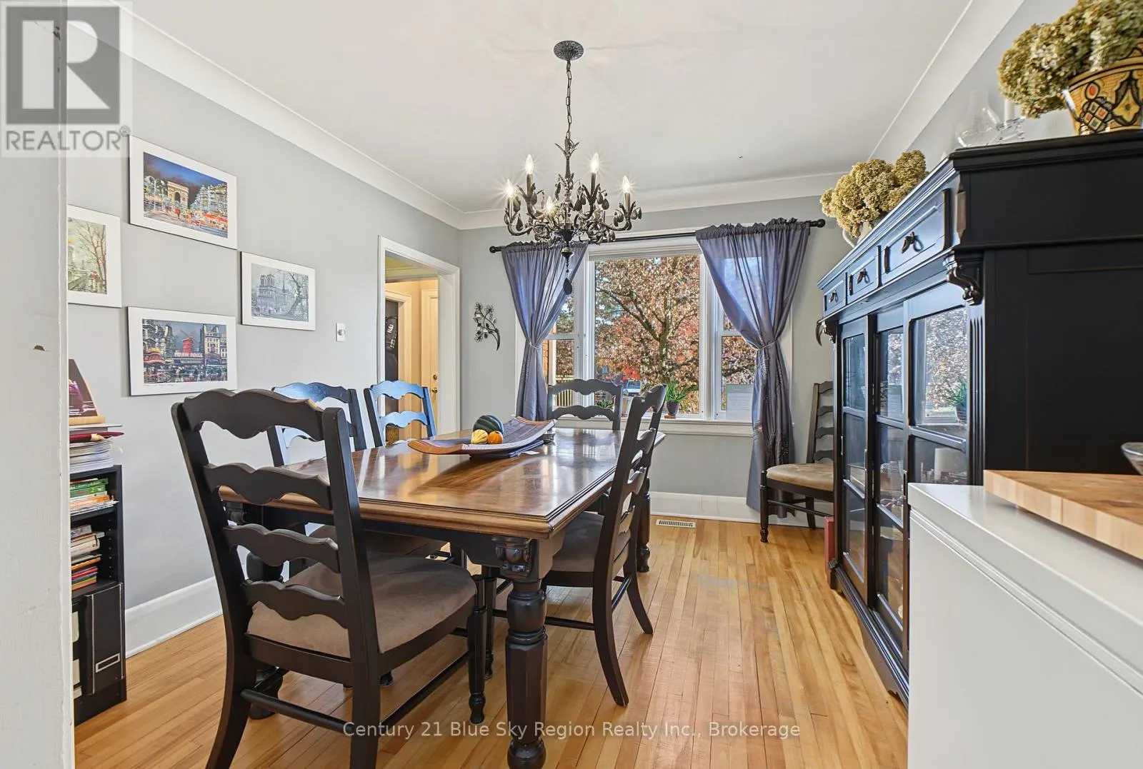 941 MAIN STREET W