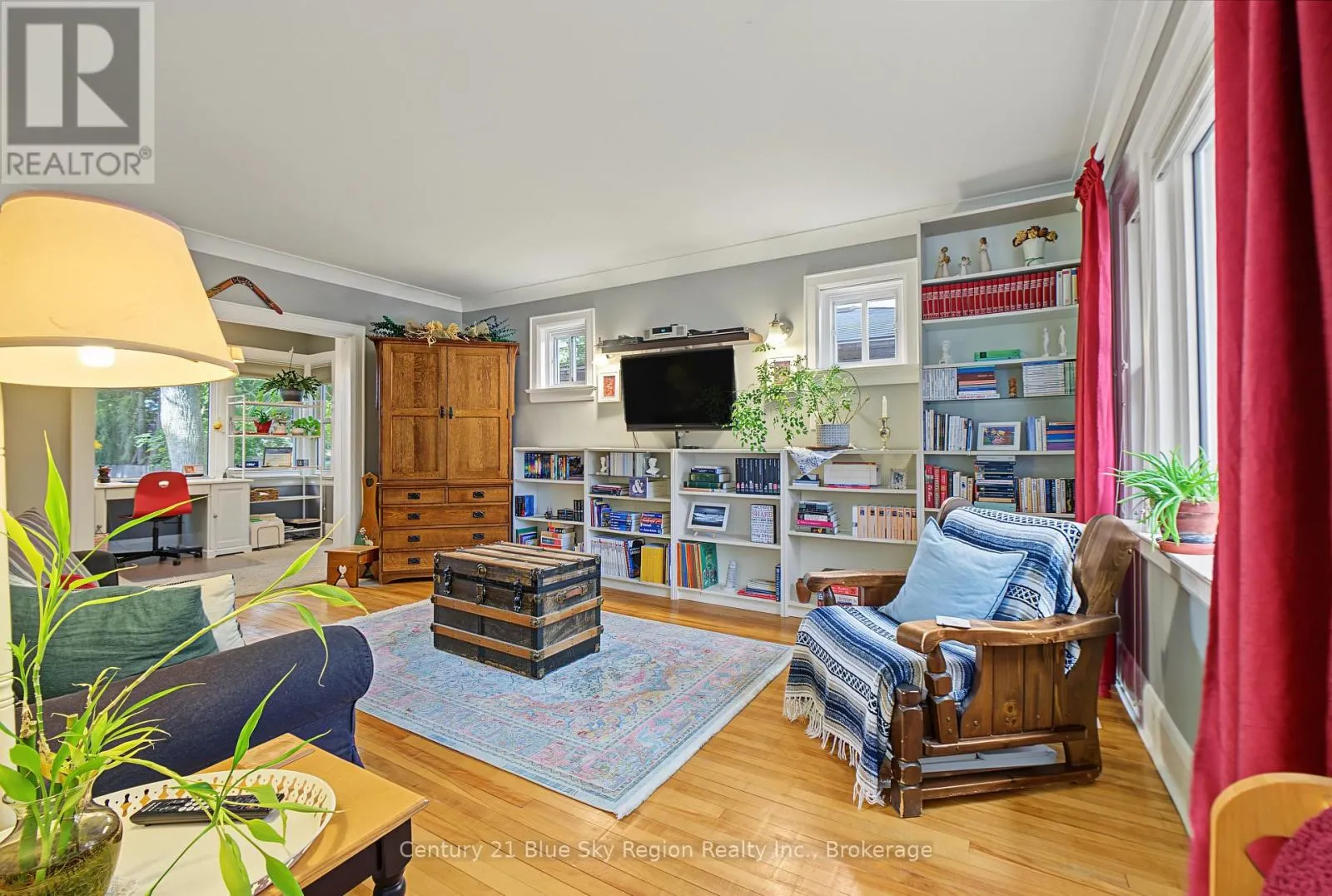 941 MAIN STREET W