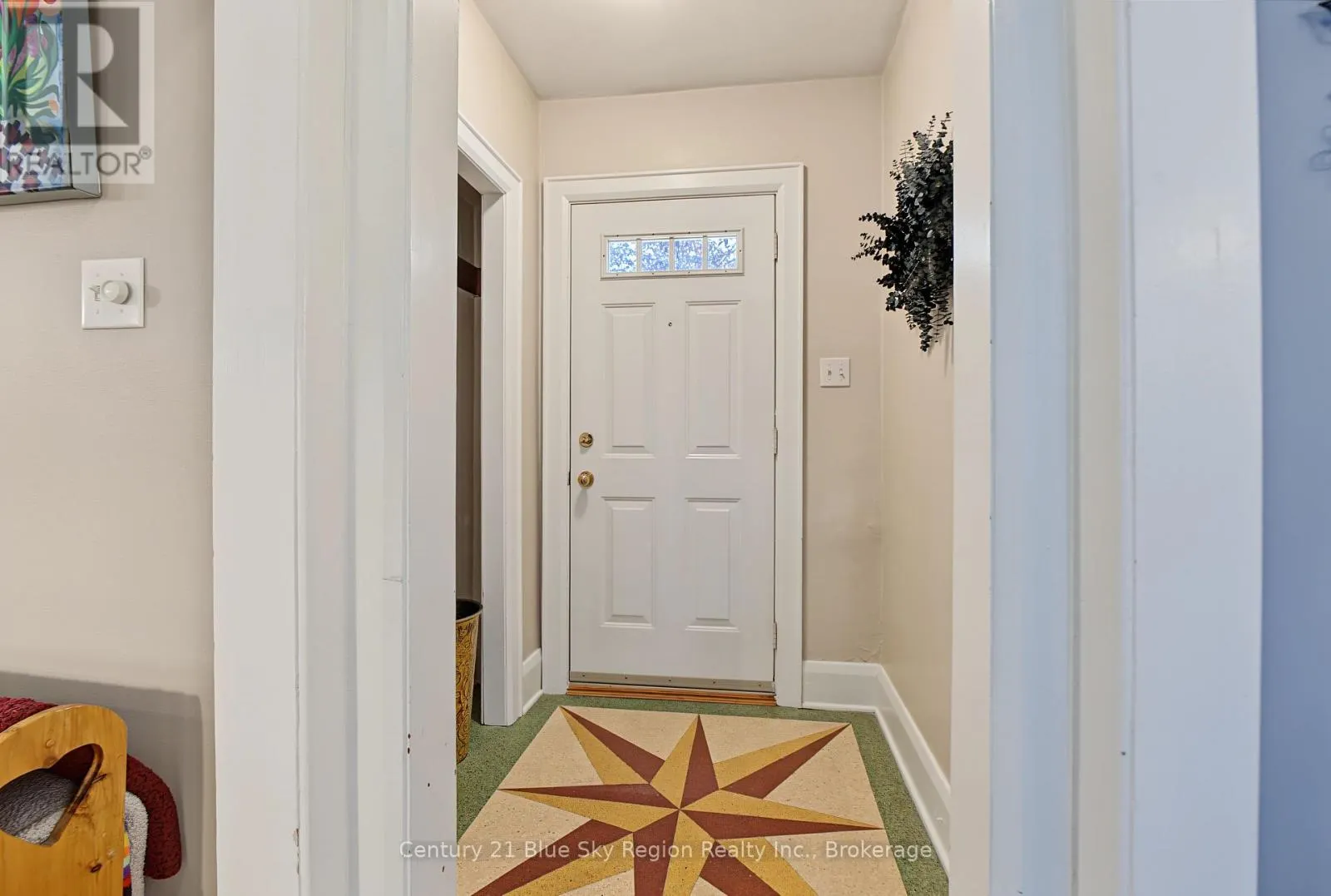 941 MAIN STREET W