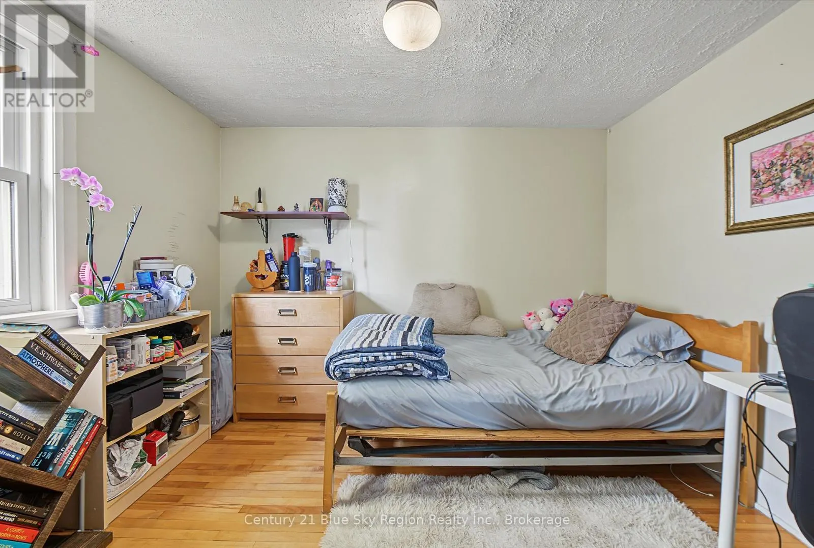 941 MAIN STREET W
