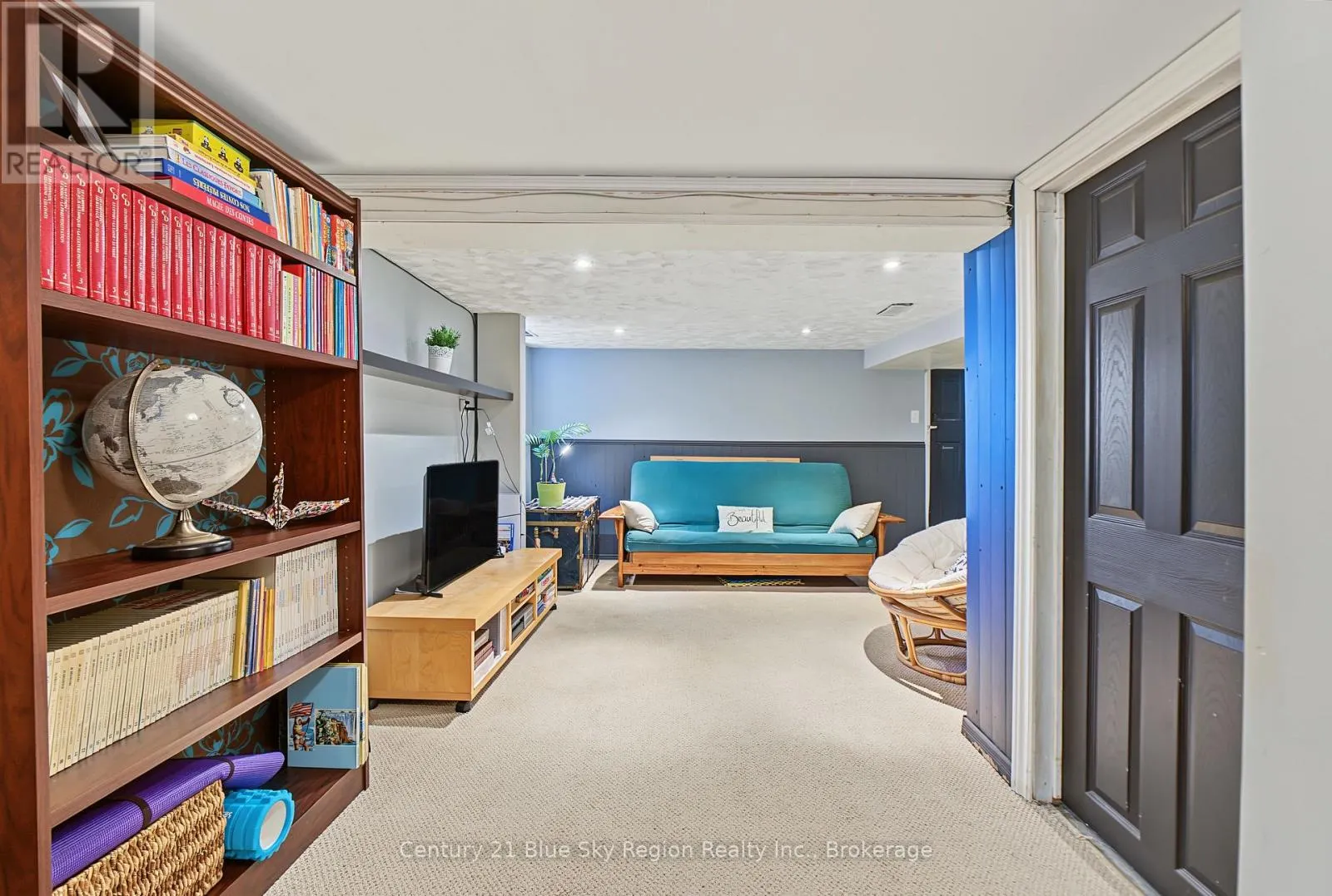 941 MAIN STREET W