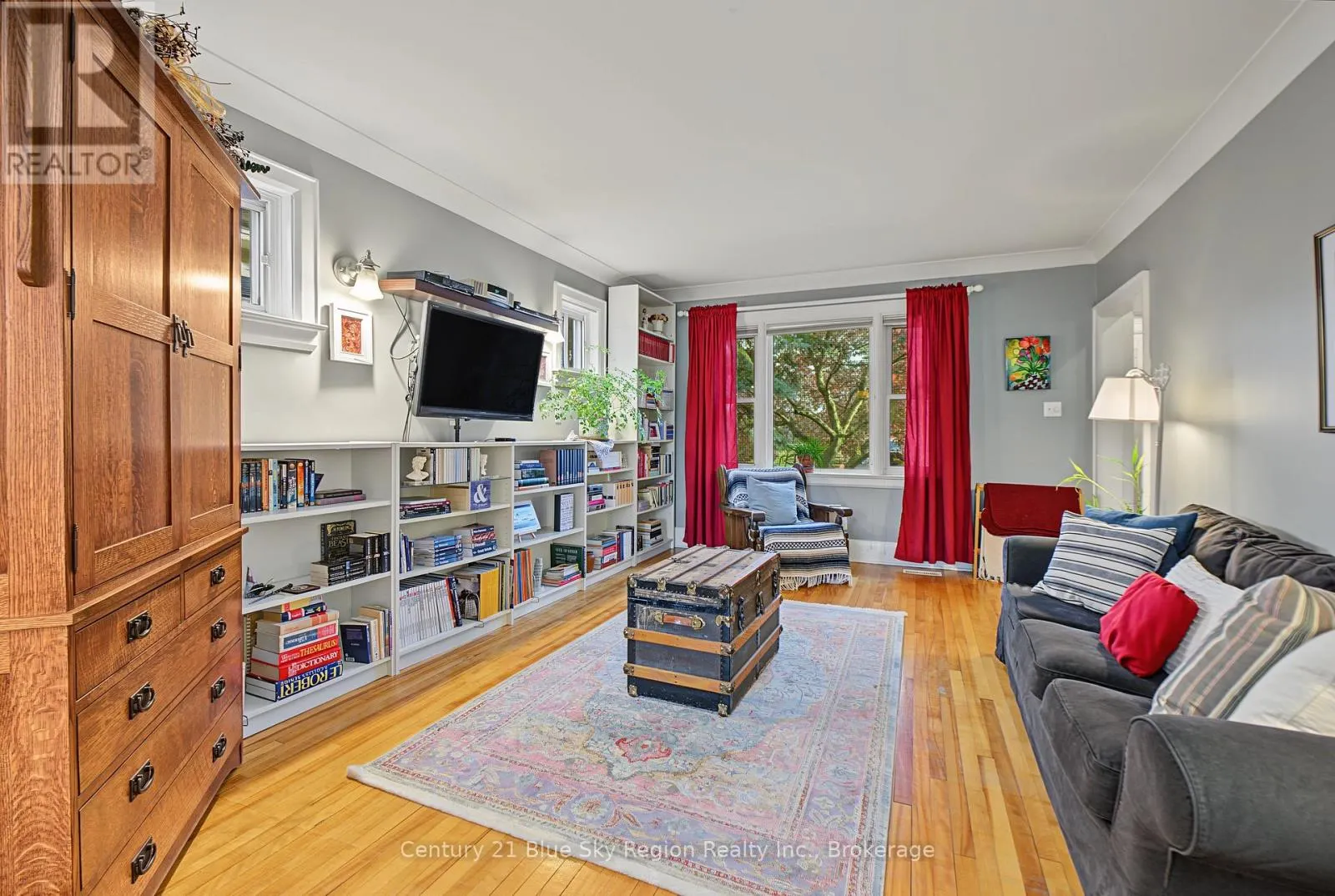 941 MAIN STREET W