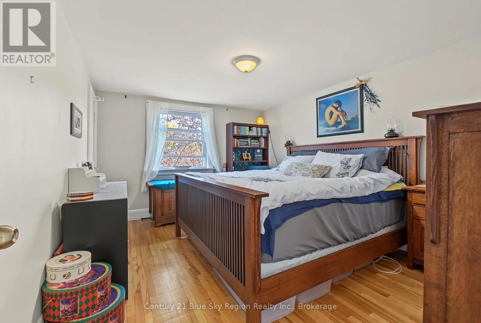 941 MAIN STREET W