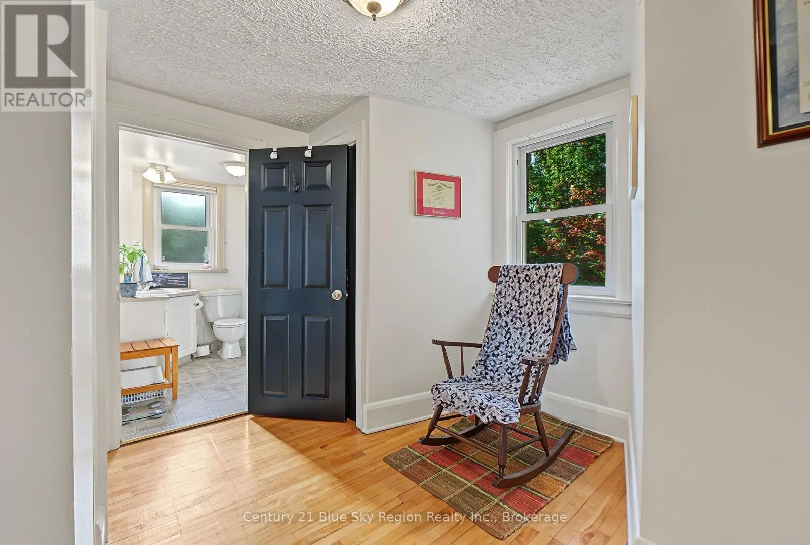 941 MAIN STREET W